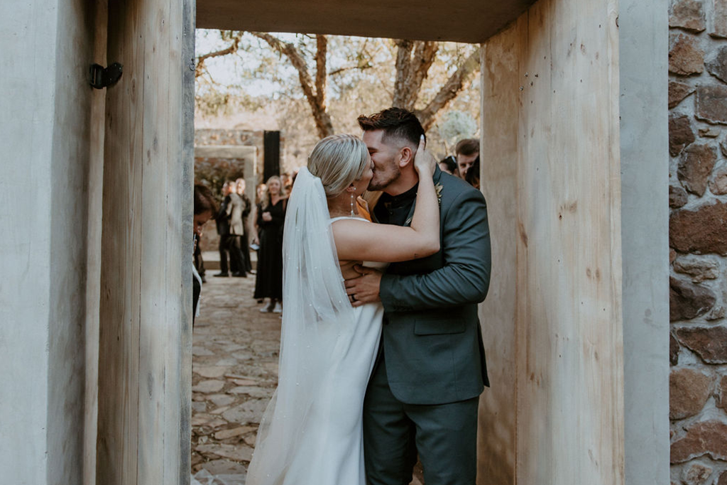 Couple doors BB Kiss